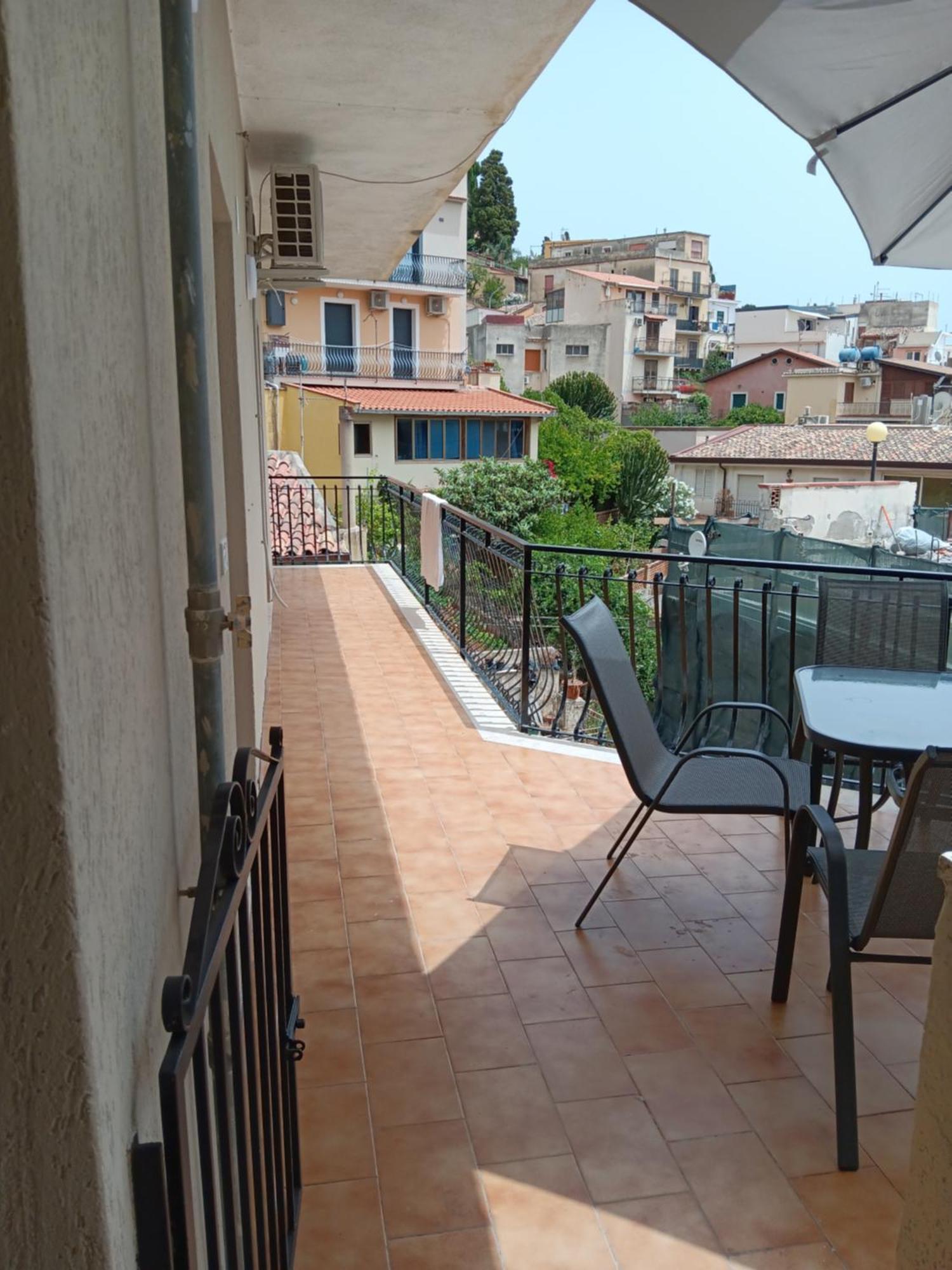We Home Taormina Center With Parking Exterior photo