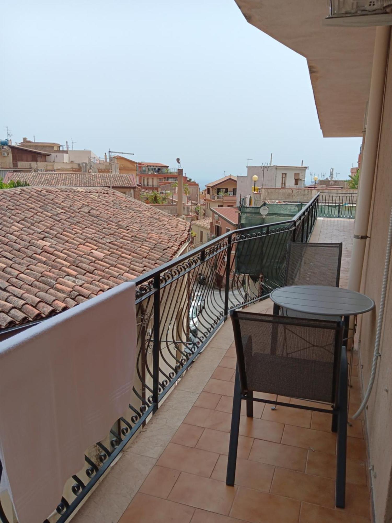 We Home Taormina Center With Parking Room photo